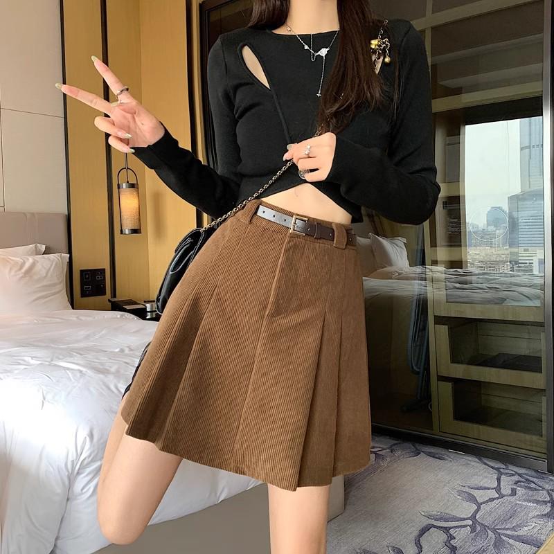 Plus Size High Waist Corduroy A-Line Mini Skirt: Retro Pleated Design, Anti-Exposure, Hip-Hiding, Perfect for Autumn and Winter L
Plus Size High Waist Corduroy A-Line Mini Skirt: Retro Pleated Design, Anti-Exposure, Hip-Hiding, Perfect for Autumn and Winter L