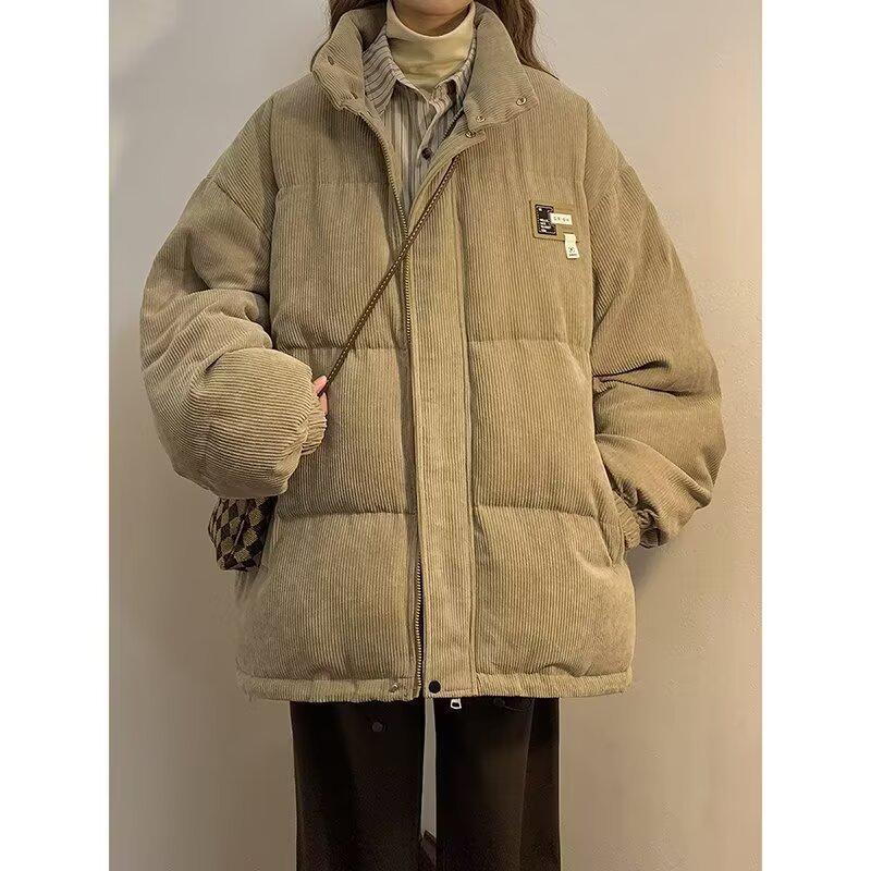 Бавовняна куртка в американському стилі з вельветовими вставками, коміром-стійкою, вільним кроєм, утеплена зимова куртка. L кавовий
Бавовняна куртка в американському стилі з вельветовими вставками, коміром-стійкою, вільним кроєм, утеплена зимова куртка. L кавовий