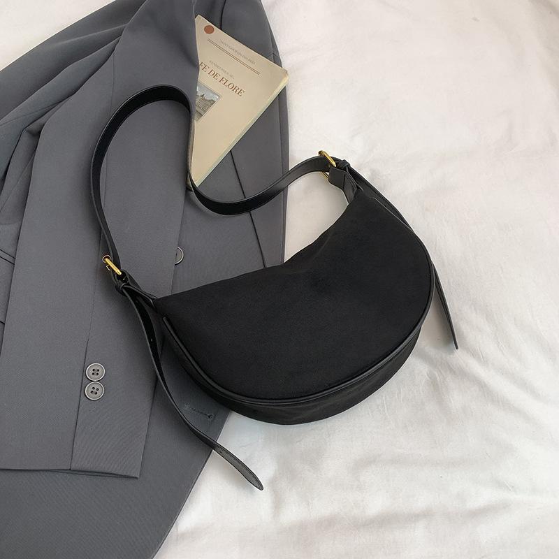 2025 осень ретро сумка через плечо новая большая вместимость повседневная простая сумка подмышку модная сумка через плечо чёрный
2025 осень ретро сумка через плечо новая большая вместимость повседневная простая сумка подмышку модная сумка через плечо чёрный