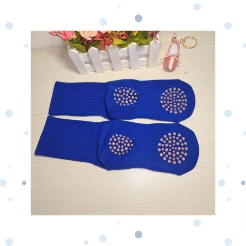 Adult & Children s Anti-Slip Modern Dance Mid-Calf Socks - Gel-Dot Cotton with Wear-Resistant Three-Layer Sole Small 22-26
Adult & Children s Anti-Slip Modern Dance Mid-Calf Socks - Gel-Dot Cotton with Wear-Resistant Three-Layer Sole Small 22-26