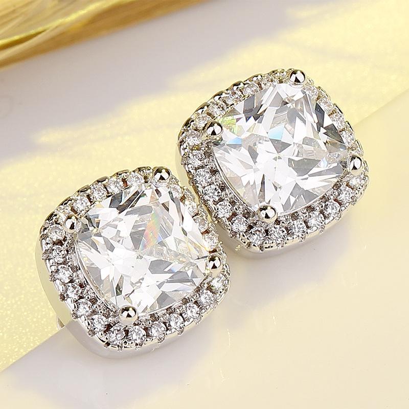 Серьги с квадратным бриллиантом и цирконием Модные женские серьги с квадратным камнем
Серьги с квадратным бриллиантом и цирконием Модные женские серьги с квадратным камнем