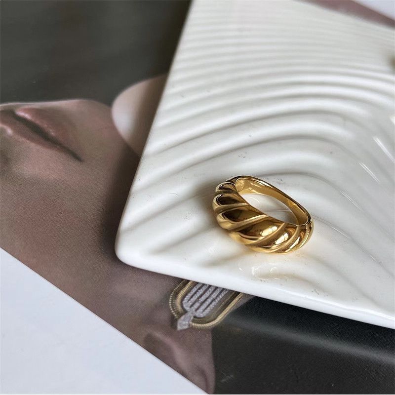 Fashion Ins Titanium Steel Furnace Plating 18K Gold Retro Gold Fancy Cable Stitch Texture Easiest for Match Mother Shell Ring Titanium Steel Non-Fading Twist Model Us Size 6
Fashion Ins Titanium Steel Furnace Plating 18K Gold Retro Gold Fancy Cable Stitch Texture Easiest for Match Mother Shell Ring Titanium Steel Non-Fading Twist Model Us Size 6