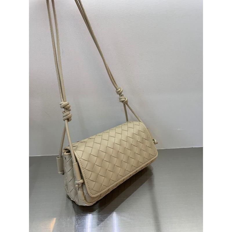 Small square bag women s casual fashion mobile phone bag handwoven bag 2026 shoulder messenger bag shoulder bag length 21cm*height 10cm*width 12cm
Small square bag women s casual fashion mobile phone bag handwoven bag 2026 shoulder messenger bag shoulder bag length 21cm*height 10cm*width 12cm
