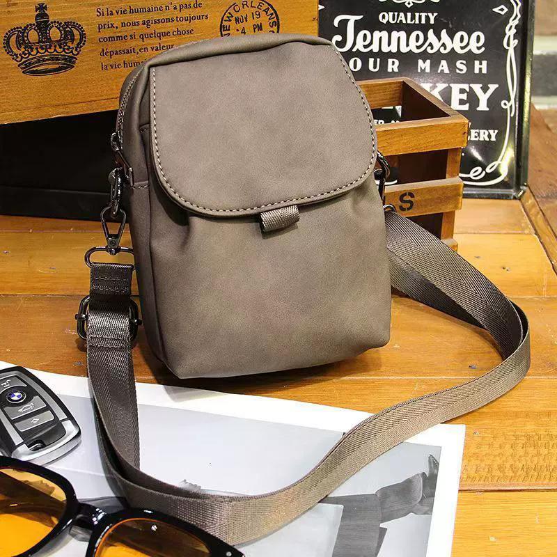 Men Retro Solid Color Crossbody Bag, Minimalist Casual Trendy Small Mobile Phone Shoulder Sling Bag світло-коричневого кольору
Men Retro Solid Color Crossbody Bag, Minimalist Casual Trendy Small Mobile Phone Shoulder Sling Bag світло-коричневого кольору