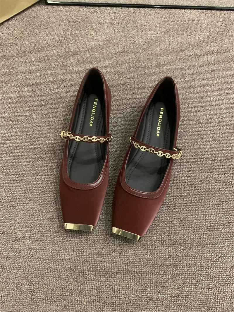 2025 new spring, autumn and winter Mary Jane evening shoes flat red wedding shoes French small fragrant single shoes women s shoes 39
2025 new spring, autumn and winter Mary Jane evening shoes flat red wedding shoes French small fragrant single shoes women s shoes 39