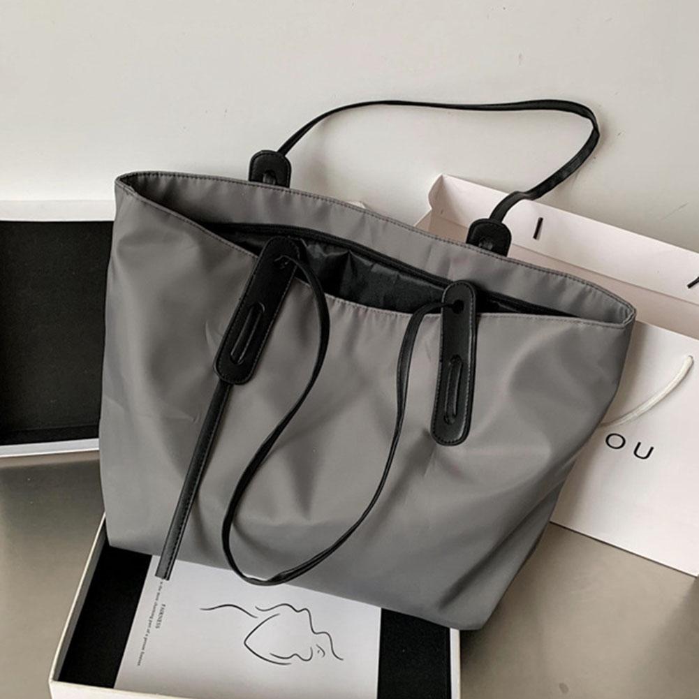 Versatile Shoulder Bag Women s Large Capacity Underarm Bag Solid Casual Handbags with Zipper Nylon Simple Tote Bag Commuting Bag
Versatile Shoulder Bag Women s Large Capacity Underarm Bag Solid Casual Handbags with Zipper Nylon Simple Tote Bag Commuting Bag
