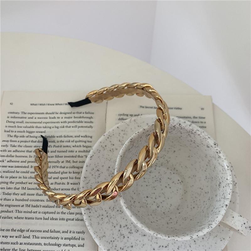 Уникальная и модная повязка для волос с металлической цепочкой, стильная и универсальная повязка для головы нового стиля
Уникальная и модная повязка для волос с металлической цепочкой, стильная и универсальная повязка для головы нового стиля