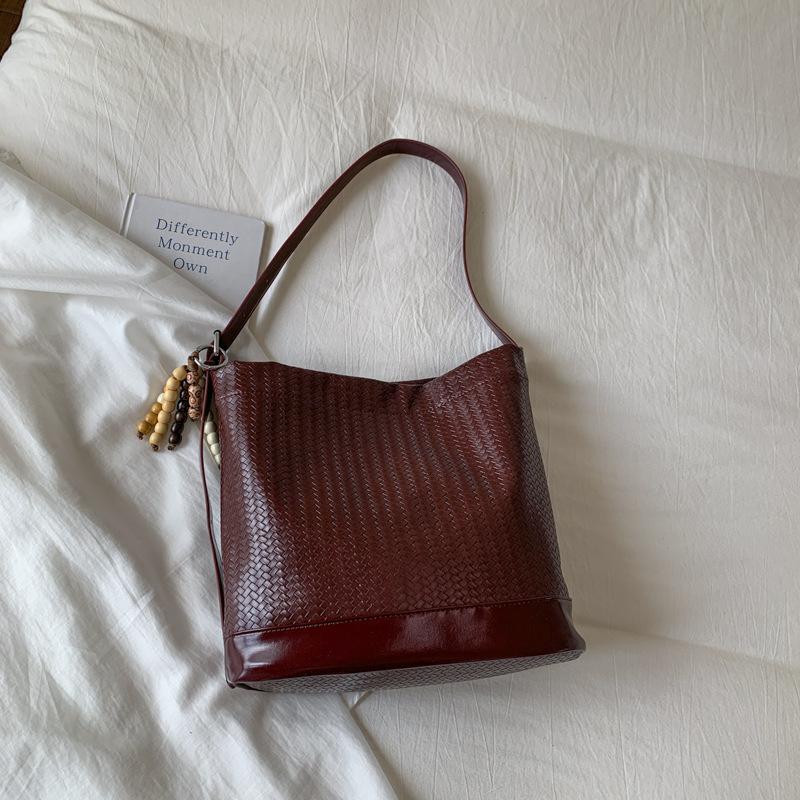 Плетеная сумка женская трендовая сумка-ведро 2025 новая нишевая модная сумка подмышку ретро текстура на плечо сумка-мессенджер
Плетеная сумка женская трендовая сумка-ведро 2025 новая нишевая модная сумка подмышку ретро текстура на плечо сумка-мессенджер