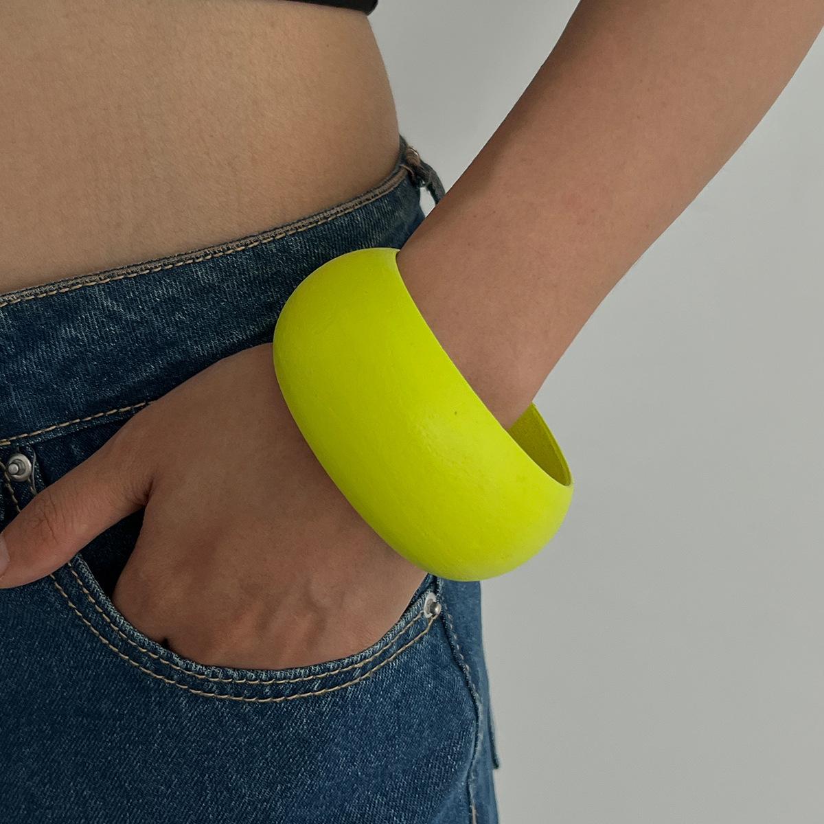 Ювелирные изделия 2025 новый широкий браслет браслет преувеличенный деревянный флуоресцентный зеленый модный браслет высокого класса
Ювелирные изделия 2025 новый широкий браслет браслет преувеличенный деревянный флуоресцентный зеленый модный браслет высокого класса