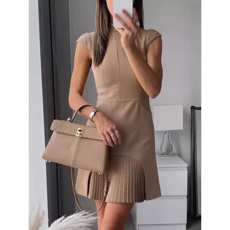 Женское облегающее платье без рукавов с круглым вырезом и кисточками XL
Женское облегающее платье без рукавов с круглым вырезом и кисточками XL