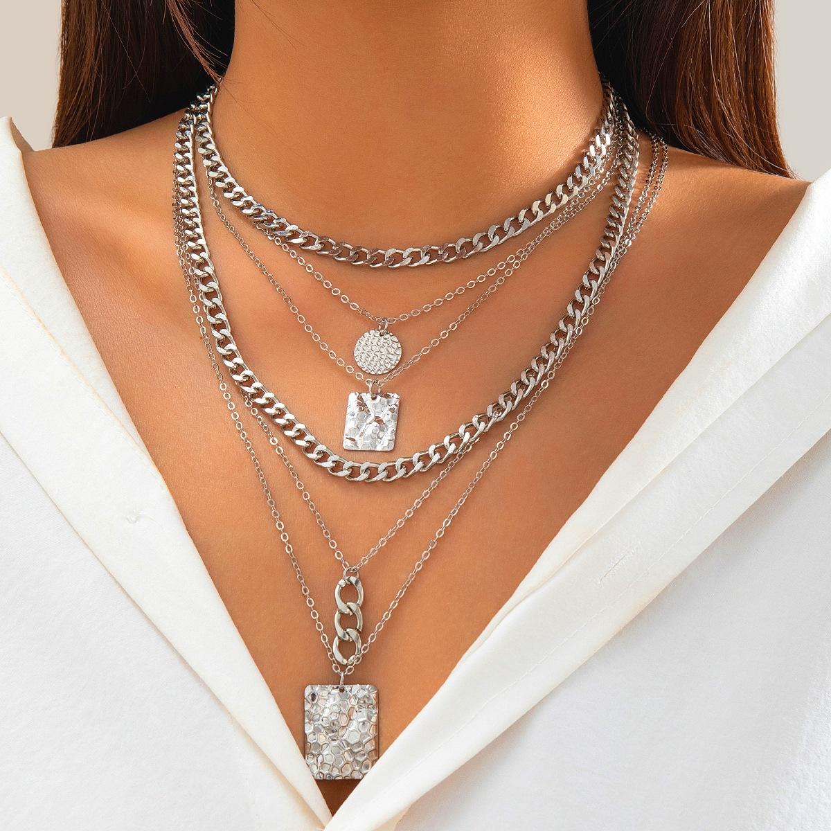 2025 New Sweet and Cool Snake Skin Pattern Geometric Pendant Necklace Female Personality Niche Metal Stacked Ornament
2025 New Sweet and Cool Snake Skin Pattern Geometric Pendant Necklace Female Personality Niche Metal Stacked Ornament