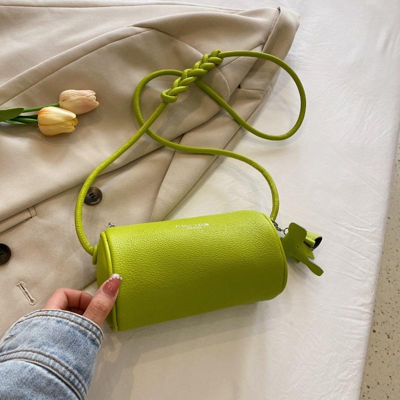 European niche bag women s summer new single shoulder oblique span bag Yuantong underarm lychee pattern small bag зелёный
European niche bag women s summer new single shoulder oblique span bag Yuantong underarm lychee pattern small bag зелёный