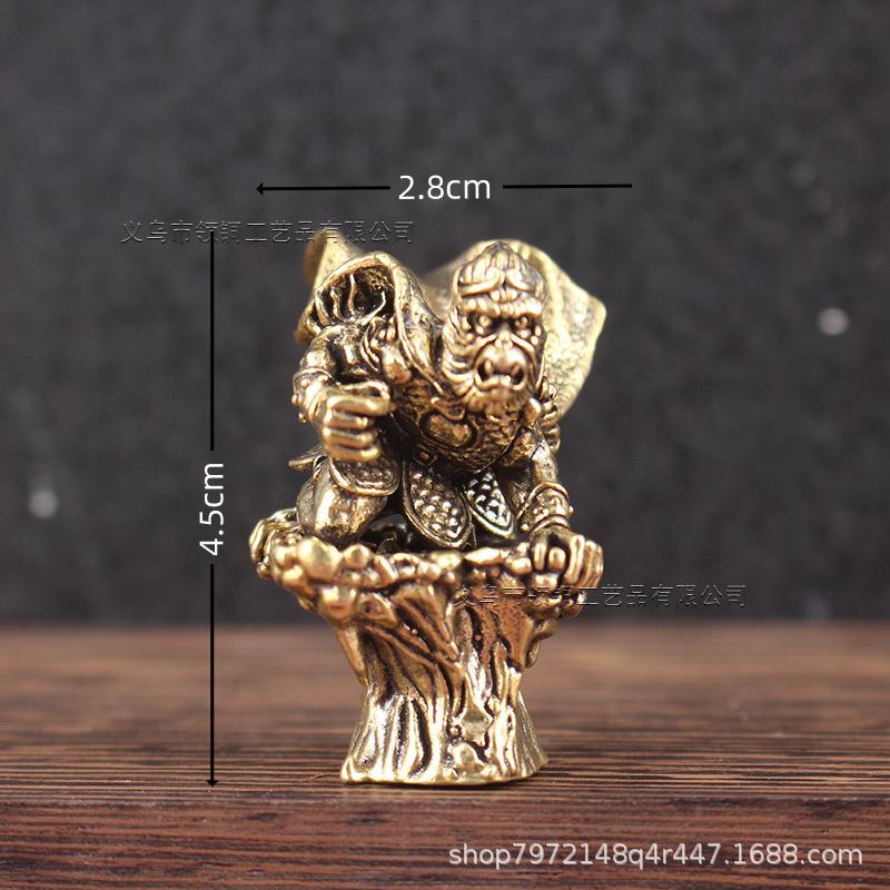 Vintage Brass Dominant Monkey King Sun Wukong Incense Holder Living Room Study Decoration Office Desk Tea Table Ornament
Vintage Brass Dominant Monkey King Sun Wukong Incense Holder Living Room Study Decoration Office Desk Tea Table Ornament