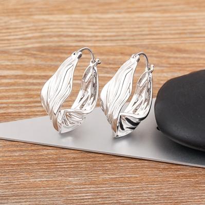 Nidin New Trendy Geometric Twisted Hoop Earrings Fashion Gold /Silver Color for Women Punk Hiphop Ear Buckle Jewelry Party Gift срібний
Nidin New Trendy Geometric Twisted Hoop Earrings Fashion Gold /Silver Color for Women Punk Hiphop Ear Buckle Jewelry Party Gift срібний