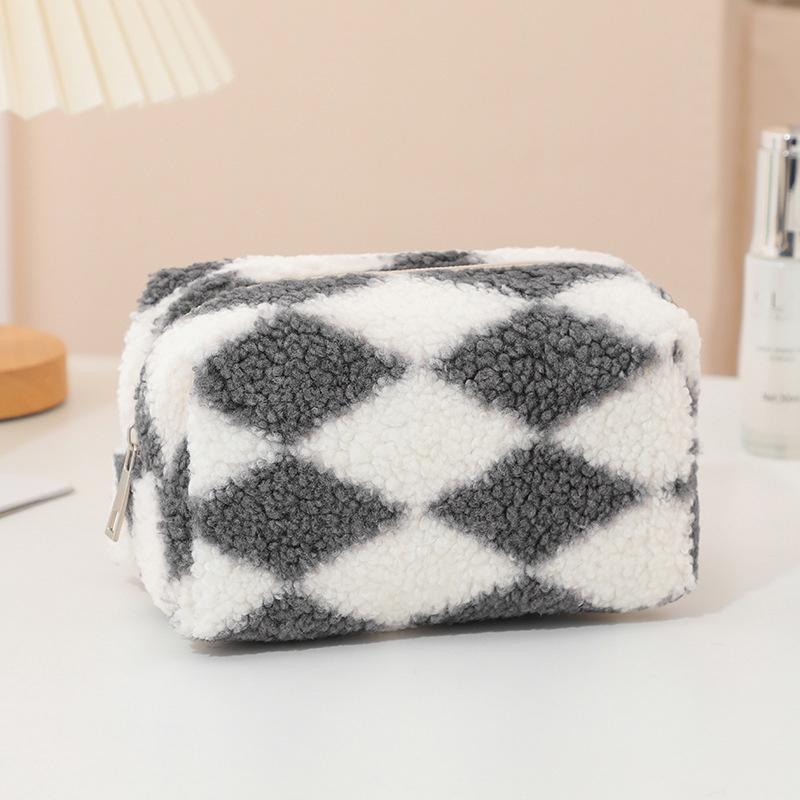 Large Capacity Pencil Case Plush Design Checkerboard Pattern Plush Pencil Case Large Capacity Stationery Storage Bag светло-серый
Large Capacity Pencil Case Plush Design Checkerboard Pattern Plush Pencil Case Large Capacity Stationery Storage Bag светло-серый