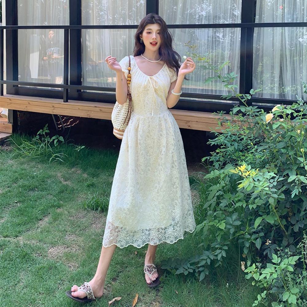 Вишукані модні сукні міді з квітковою вишивкою, облягаючі, жіночі, з V-подібним вирізом, на шнурівці, з коротким рукавом, для створення образу, літні 2XL білий
Вишукані модні сукні міді з квітковою вишивкою, облягаючі, жіночі, з V-подібним вирізом, на шнурівці, з коротким рукавом, для створення образу, літні 2XL білий