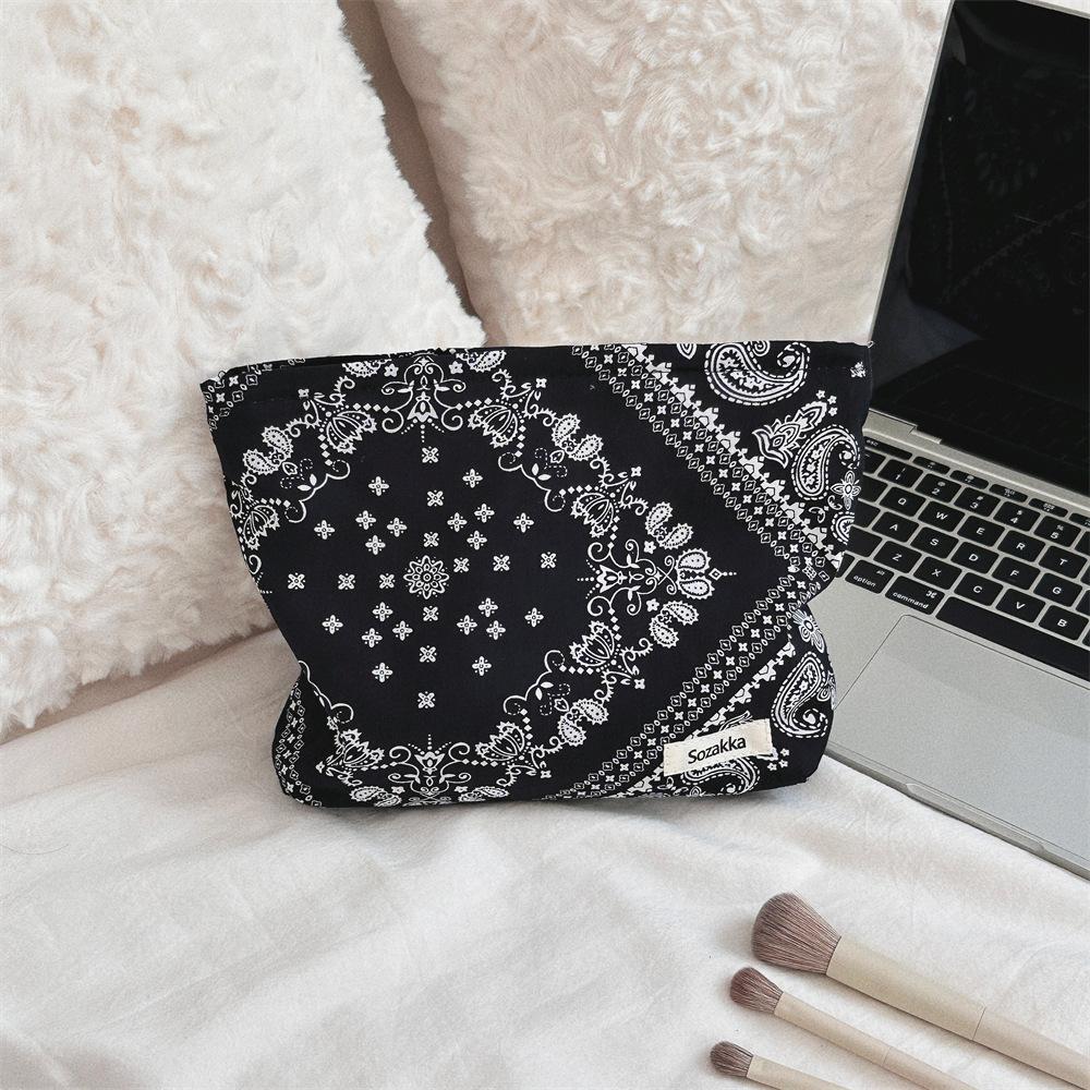 Korean Travel Cosmetic Bag Portable Makeup Storage Bag Purses Women Large Capacity Zipper Make Up Organizer Storage Clutch
Korean Travel Cosmetic Bag Portable Makeup Storage Bag Purses Women Large Capacity Zipper Make Up Organizer Storage Clutch