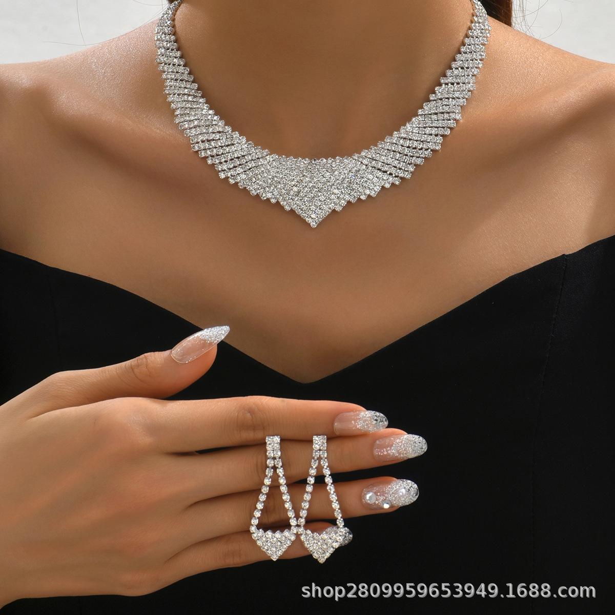 Necklace Set Earrings Jewelry Set Banquet Dress Set Chain Fashion Versatile Bridal Jewelry
Necklace Set Earrings Jewelry Set Banquet Dress Set Chain Fashion Versatile Bridal Jewelry