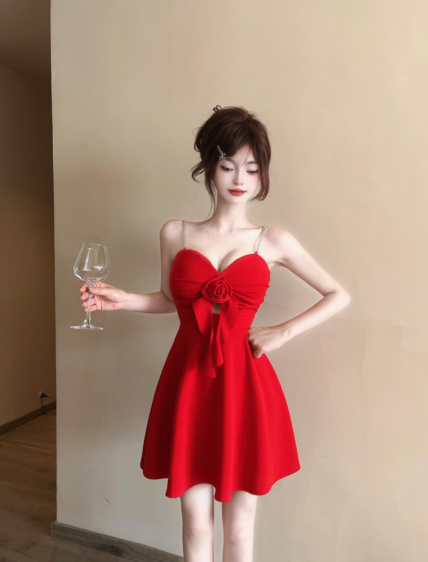 Sexy backless with chest red pad suspender dress for women s summer new waist and thin belly a-word skirt L червоний
Sexy backless with chest red pad suspender dress for women s summer new waist and thin belly a-word skirt L червоний