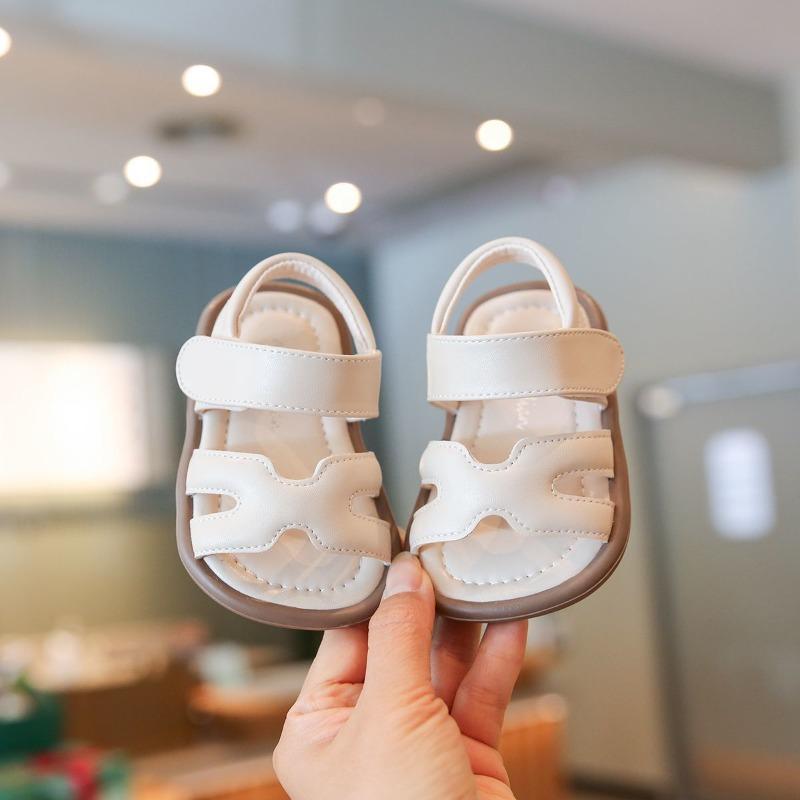 Summer style sandals for boys and girls, fashionable letter design children s shoes, beach casual shoes for middle and older children. 25 білий
Summer style sandals for boys and girls, fashionable letter design children s shoes, beach casual shoes for middle and older children. 25 білий