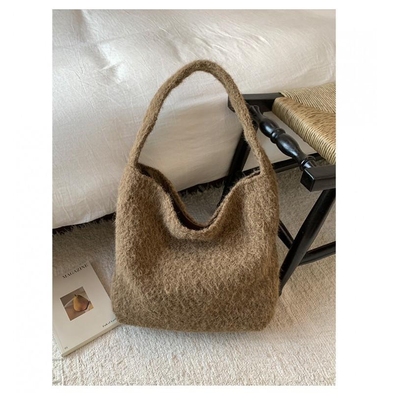 Ins Style Korean Bag Women s New Large-capacity Woolen Tote Fashionable Commuting All-match Shoulder
Ins Style Korean Bag Women s New Large-capacity Woolen Tote Fashionable Commuting All-match Shoulder