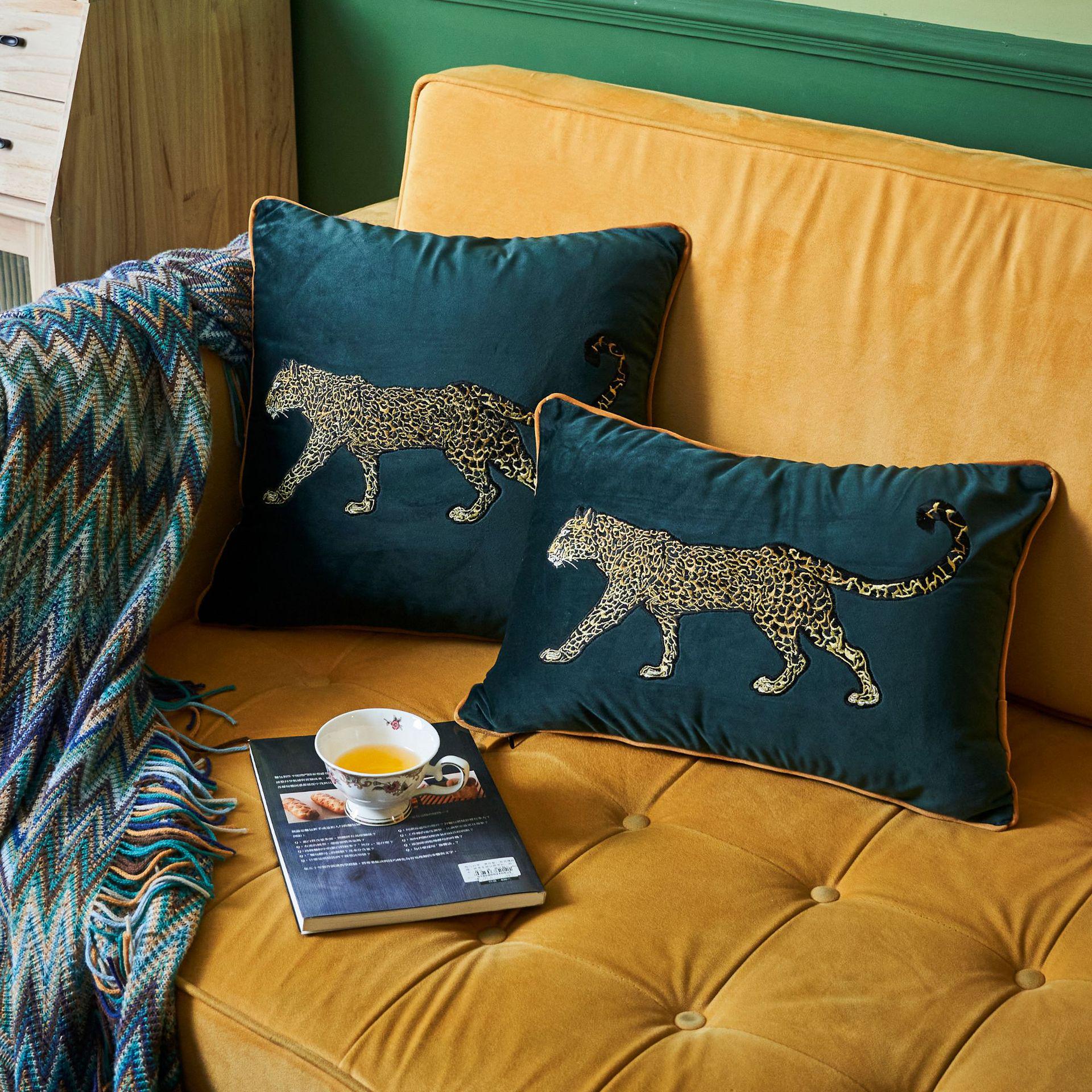 American Style Embroidered Animal Pillowcase: Office, Sofa, and Bedside Cushion Cover 45x45 cm (without pillow core)
American Style Embroidered Animal Pillowcase: Office, Sofa, and Bedside Cushion Cover 45x45 cm (without pillow core)