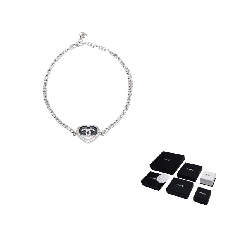 CHANEL 23B CC Double C Love Heart Metal Necklace Women s Pink рожевий
CHANEL 23B CC Double C Love Heart Metal Necklace Women s Pink рожевий