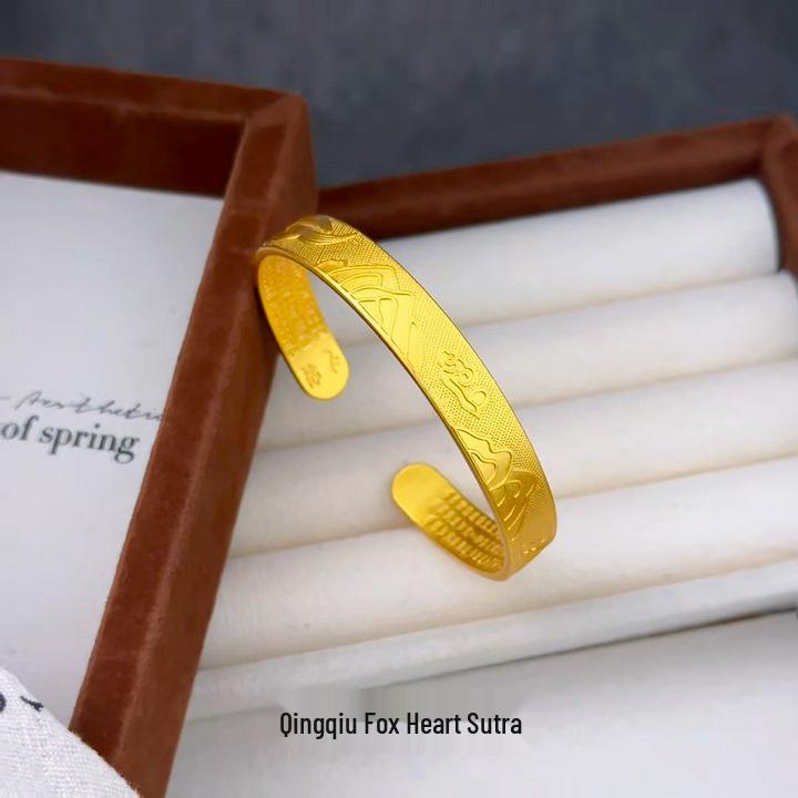 Golden Lucky Cat Bangle with Auspicious Words & Clouds Design
Golden Lucky Cat Bangle with Auspicious Words & Clouds Design