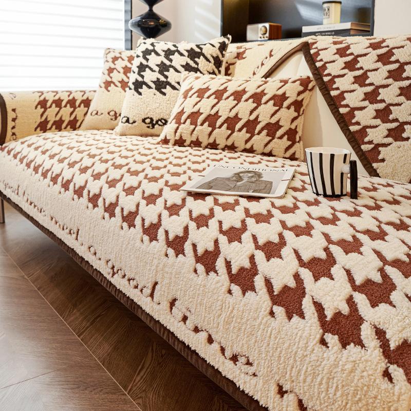 1 шт. Плюшевая двухцветная подушка для дивана с катионным рисунком «стрелка» для осени и зимы, обладающая противоскользящими и согревающими свойствами 90*160cm
1 шт. Плюшевая двухцветная подушка для дивана с катионным рисунком «стрелка» для осени и зимы, обладающая противоскользящими и согревающими свойствами 90*160cm