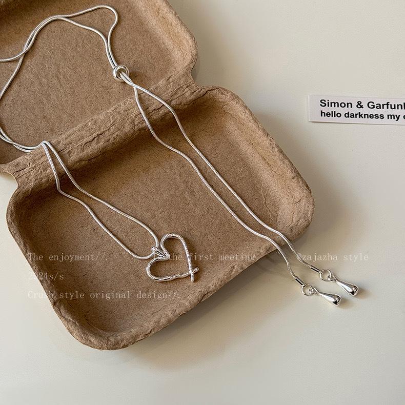 Elegant Heart Pendant Necklace for Women - 2025 Korean Style Long Sweater Chain, Unique Design
Elegant Heart Pendant Necklace for Women - 2025 Korean Style Long Sweater Chain, Unique Design