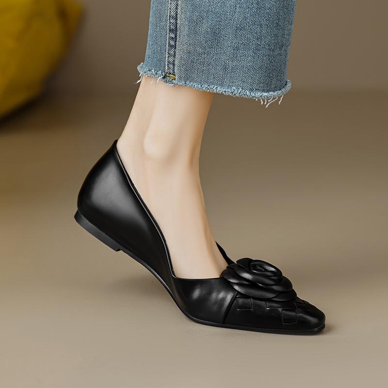 Soft leather French black camellia light mouth single shoes women s flat shoes spring and autumn new pointed flat heel Doudou soft shoes 40
Soft leather French black camellia light mouth single shoes women s flat shoes spring and autumn new pointed flat heel Doudou soft shoes 40