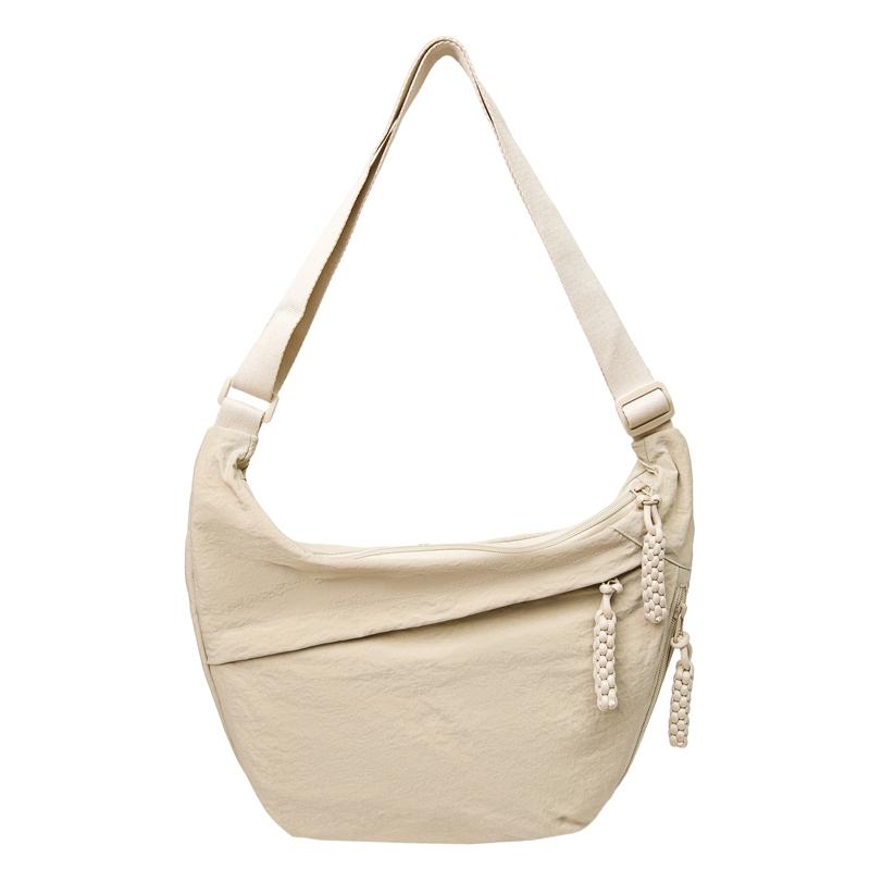 Versatile shoulder bag, simple solid color casual messenger bag, niche retro high-end sense, light portable commuter bag 44*22*4 белый
Versatile shoulder bag, simple solid color casual messenger bag, niche retro high-end sense, light portable commuter bag 44*22*4 белый