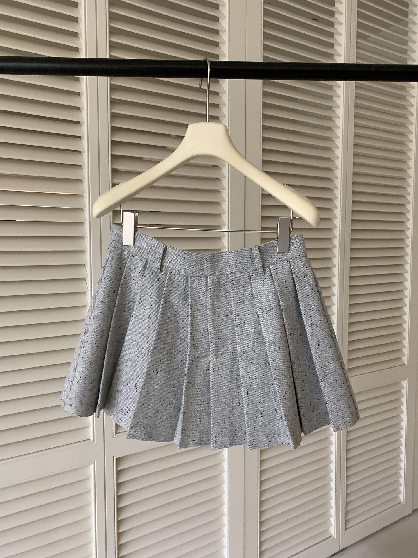 Qiumeng ETOLIE Academy Style Pleated A-line Skirt - Short, Casual, Versatile for Autumn/Winter Small
Qiumeng ETOLIE Academy Style Pleated A-line Skirt - Short, Casual, Versatile for Autumn/Winter Small