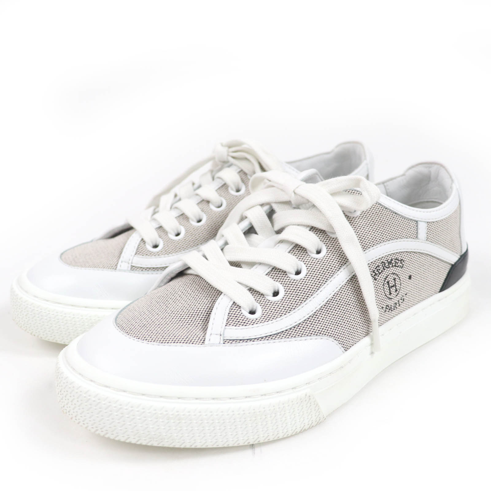 Чудові кросівки HERMES з низьким вирізом Використання шкіри Біла сіра тканина Жіночі 35 Вживані
Чудові кросівки HERMES з низьким вирізом Використання шкіри Біла сіра тканина Жіночі 35 Вживані