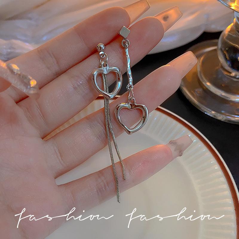 Asymmetrical Hollow Out Heart Earrings For Women 2024 Korean New Fashion Simple Elegant Zircon Wholesale Birthday Gift
Asymmetrical Hollow Out Heart Earrings For Women 2024 Korean New Fashion Simple Elegant Zircon Wholesale Birthday Gift