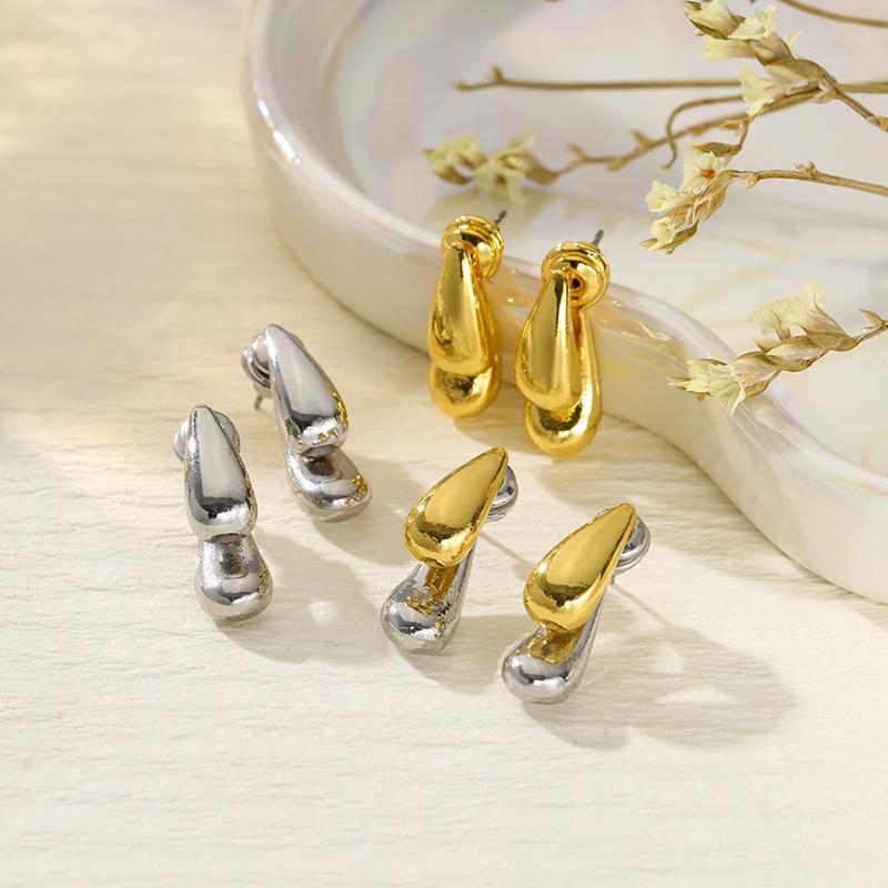 Two-color water drop personalized stud earrings fashionable metal splicing texture earrings earrings
Two-color water drop personalized stud earrings fashionable metal splicing texture earrings earrings