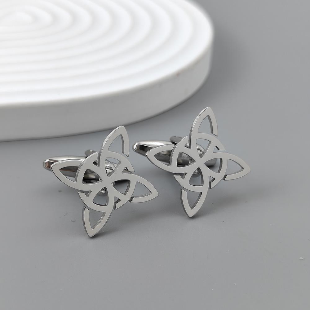 Silver round Celtic knot hollow gold-plated cufflinks, French shirt cuff accessories in black, matching with men s suits срібний
Silver round Celtic knot hollow gold-plated cufflinks, French shirt cuff accessories in black, matching with men s suits срібний