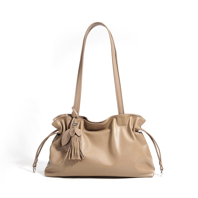 Designer Drawstring Cloud Tote Bag Luxury Genuine Leather Pleated Vintage Shoulder Bag Elegant Simple Large-capacity Handbag
Designer Drawstring Cloud Tote Bag Luxury Genuine Leather Pleated Vintage Shoulder Bag Elegant Simple Large-capacity Handbag