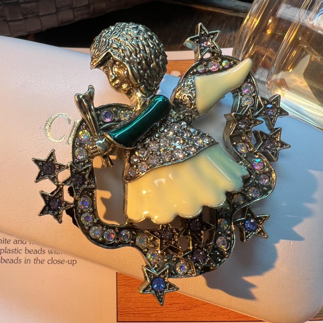 Medieval Vintage Little Angel Enmael Crystal Pins Brooches For Women Men Classic Design Palace Style Star Bag Clothing Badges
Medieval Vintage Little Angel Enmael Crystal Pins Brooches For Women Men Classic Design Palace Style Star Bag Clothing Badges