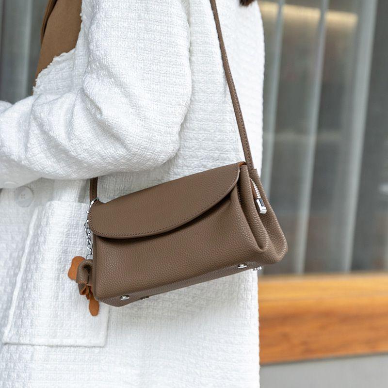 Fancy Fashion Mini Exquisite Soft Leather Cross-Body Bag Coffee((Send baby elephant pendant) (tea Brown))
Fancy Fashion Mini Exquisite Soft Leather Cross-Body Bag Coffee((Send baby elephant pendant) (tea Brown))