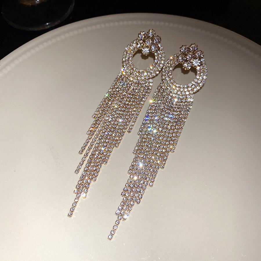 Silver needle diamond round flower fringed earrings European and American fashion stud earrings light luxury high-end earrings design sense niche
Silver needle diamond round flower fringed earrings European and American fashion stud earrings light luxury high-end earrings design sense niche