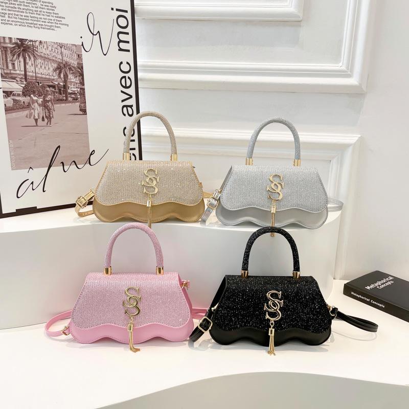 225 spring and summer new light luxury sequins fashion simple texture casual design shoulder portable messenger small square bag золотий
225 spring and summer new light luxury sequins fashion simple texture casual design shoulder portable messenger small square bag золотий