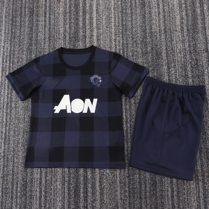 Retro jersey, football jersey, children s suit, Red Devils game training jersey, club home and away national team jersey 28
Retro jersey, football jersey, children s suit, Red Devils game training jersey, club home and away national team jersey 28