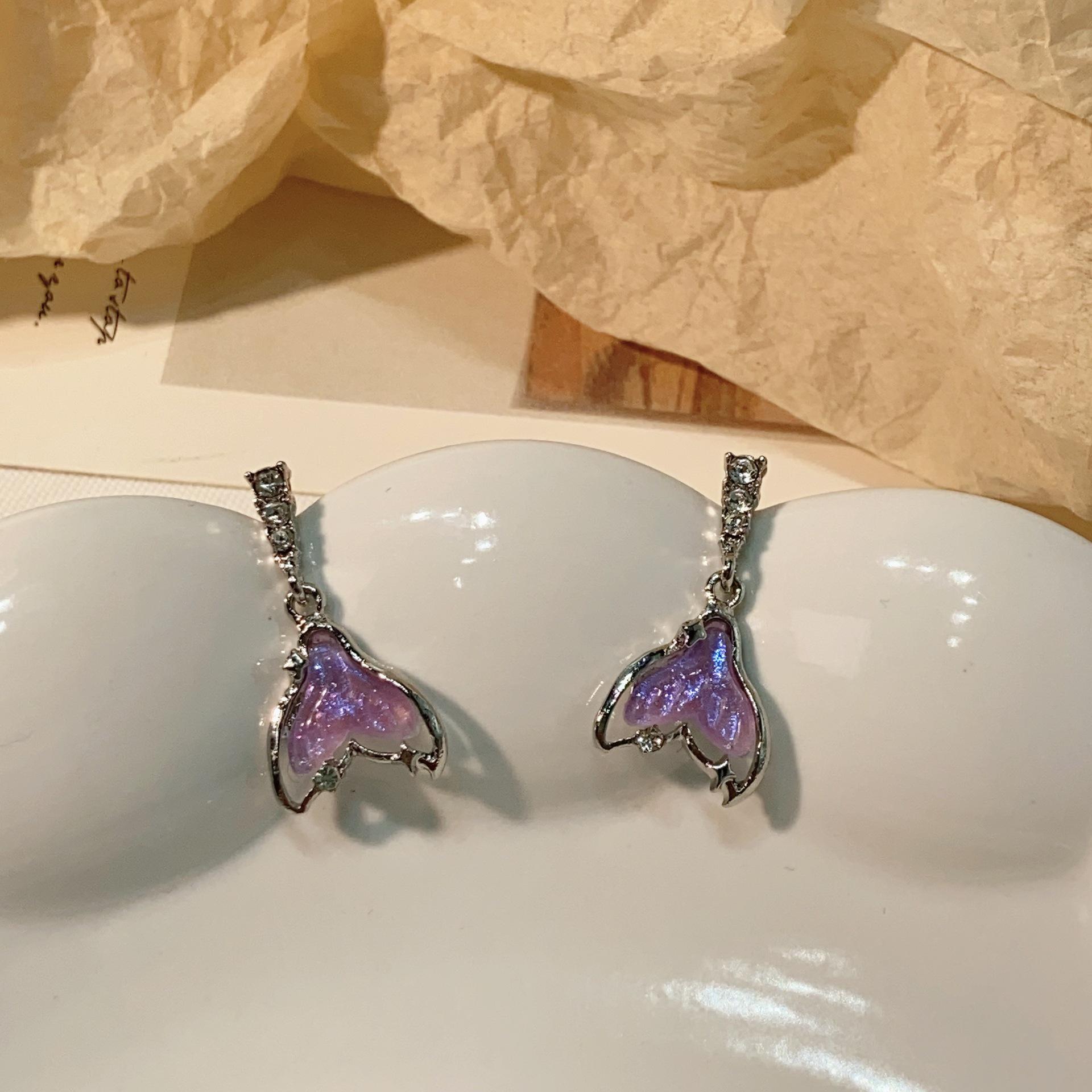 2026 High-End Mermaid Fish Tail Earrings: Forest-Inspired Design, Long Resin Studs for Women.
2026 High-End Mermaid Fish Tail Earrings: Forest-Inspired Design, Long Resin Studs for Women.