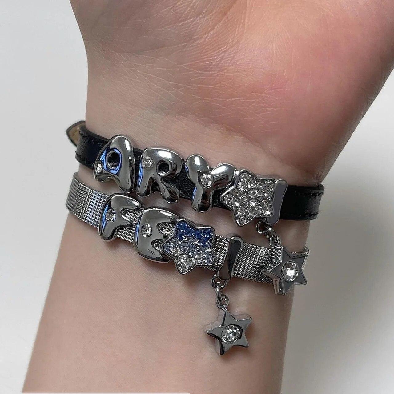 1 шт., модные подвески со звездами, Y2K, кожаный браслет из сплава серебристого цвета, черный цвет, браслет для женщин, вечерние, повседневный подарок
1 шт., модные подвески со звездами, Y2K, кожаный браслет из сплава серебристого цвета, черный цвет, браслет для женщин, вечерние, повседневный подарок