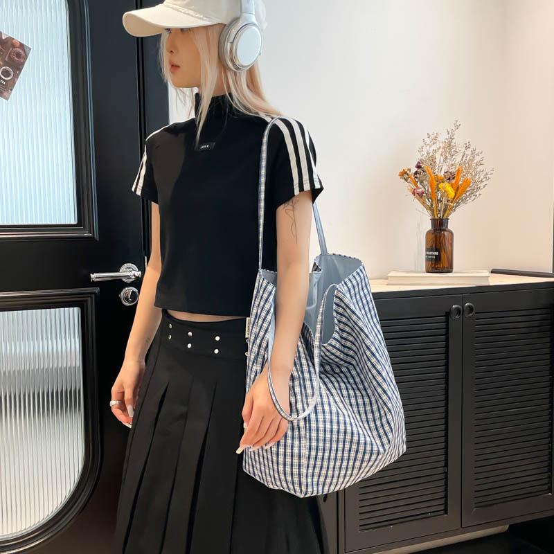 Slack Lazy Wind Double-sided Bag Large Capacity Small Fresh Nylon Cloth Bag Plaid Shoulder Tote Bag червоний
Slack Lazy Wind Double-sided Bag Large Capacity Small Fresh Nylon Cloth Bag Plaid Shoulder Tote Bag червоний