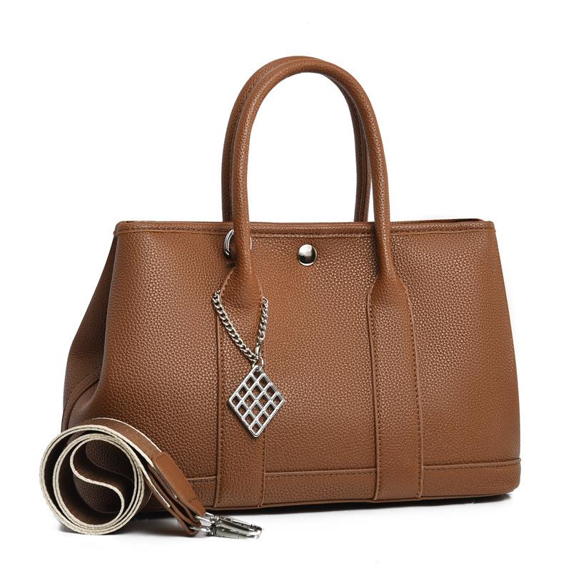 Новая осенне-зимняя женская сумка через плечо большой вместимости, модная сумка для поездок на работу, сумка для мамы и ребенка, простая сумка-тоут, сумка-мессенджер, сумка коричневый
Новая осенне-зимняя женская сумка через плечо большой вместимости, модная сумка для поездок на работу, сумка для мамы и ребенка, простая сумка-тоут, сумка-мессенджер, сумка коричневый