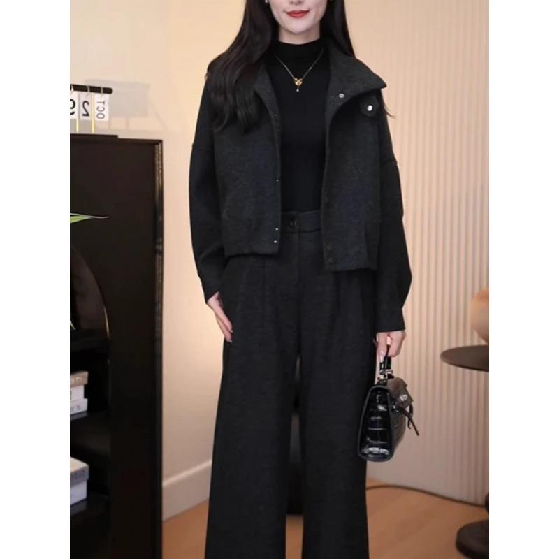 Spring Plus Size Women s Gray Stand Collar Suit Jacket - High-End, Age-Reducing Fashion with Buttons Small сірий колір
Spring Plus Size Women s Gray Stand Collar Suit Jacket - High-End, Age-Reducing Fashion with Buttons Small сірий колір