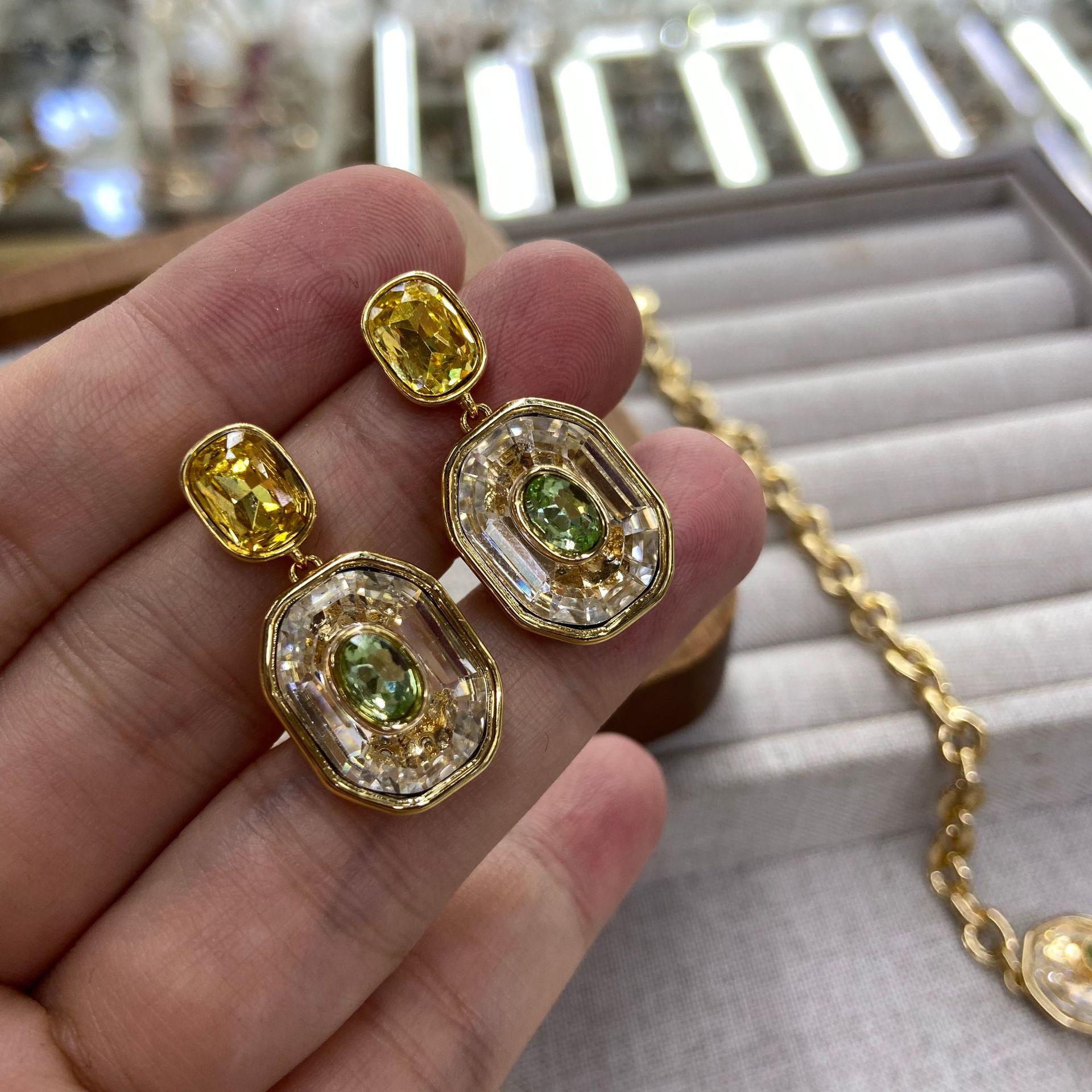 Light Luxury Fresh And Shiny Crystal Micro-Inlaid Super Flash Bracelet Necklace Design Fashion High-End Trend Element Suit Women
Light Luxury Fresh And Shiny Crystal Micro-Inlaid Super Flash Bracelet Necklace Design Fashion High-End Trend Element Suit Women