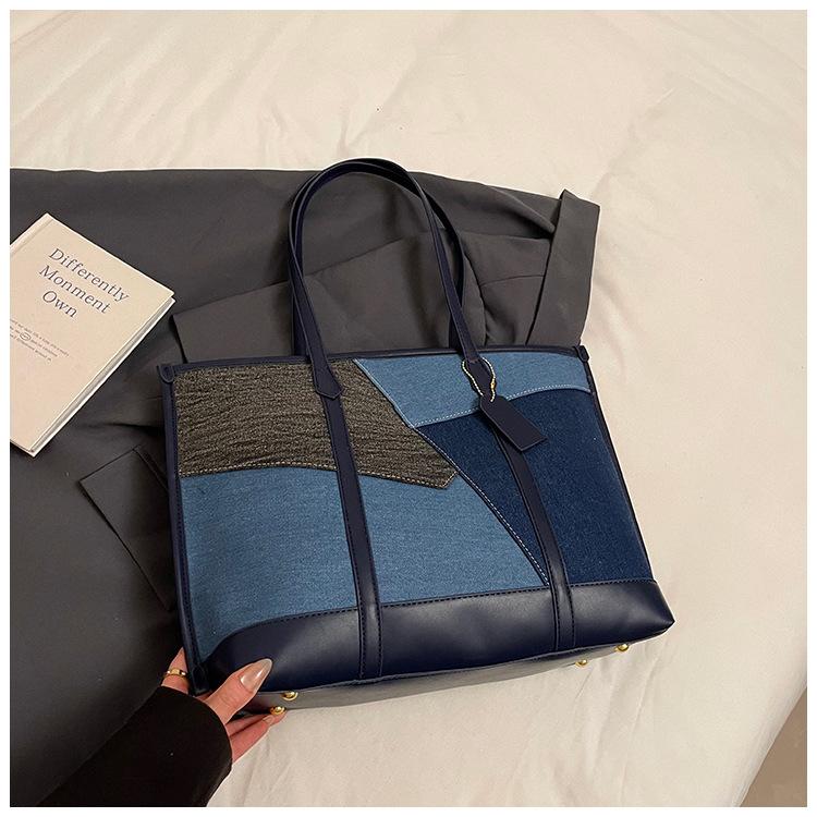 Stylish Ctrast Color Tote Bags for Women Spring Trendy Shoulder Bags Fashiable and Versatile for Daily Use Commuting Bag чёрный
Stylish Ctrast Color Tote Bags for Women Spring Trendy Shoulder Bags Fashiable and Versatile for Daily Use Commuting Bag чёрный